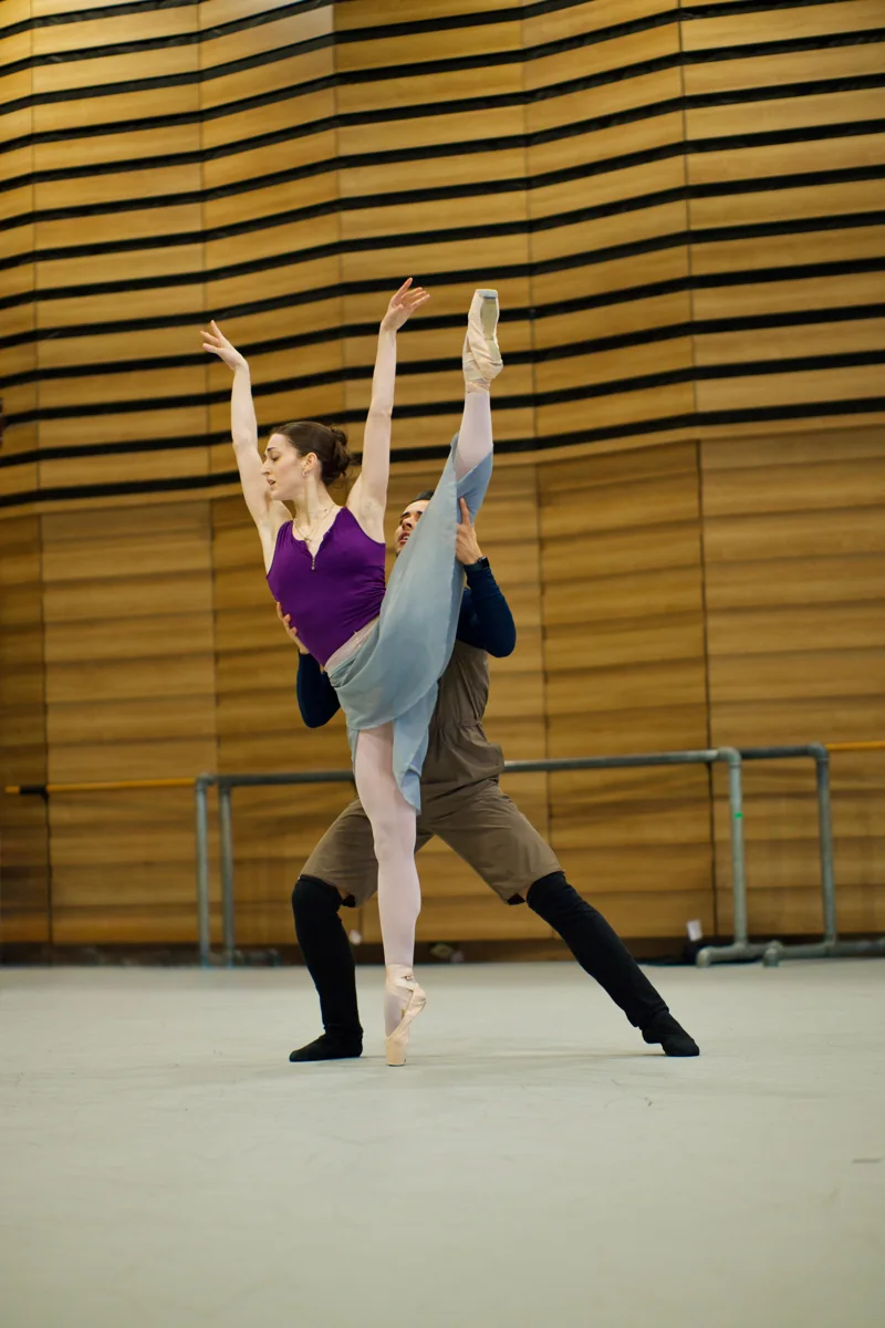 Two dancers rehearsing a supported extension